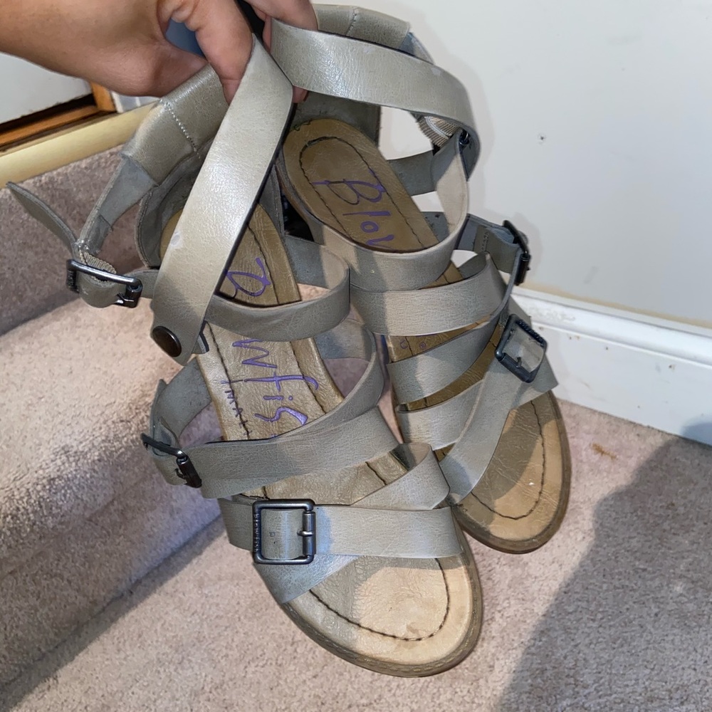 Light Brown/Tan Strapped Sandals